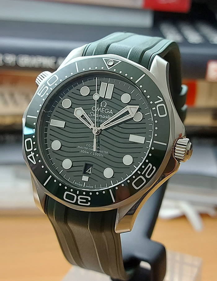 GREEN Omega Seamaster Professional Diver 300M Ref. 210.32.42.20.10.001